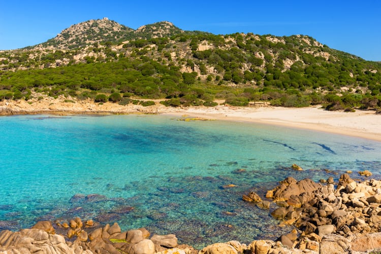 spiaggia di Cala Cipolla vicino Chia