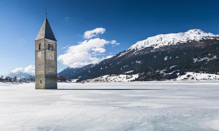 Lago-di-resia-ghiacciato.jpg