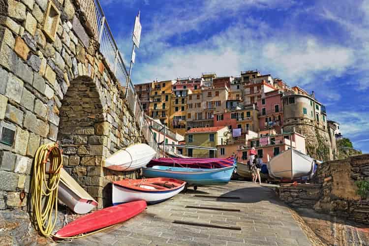 barche per pescare a 5 terre