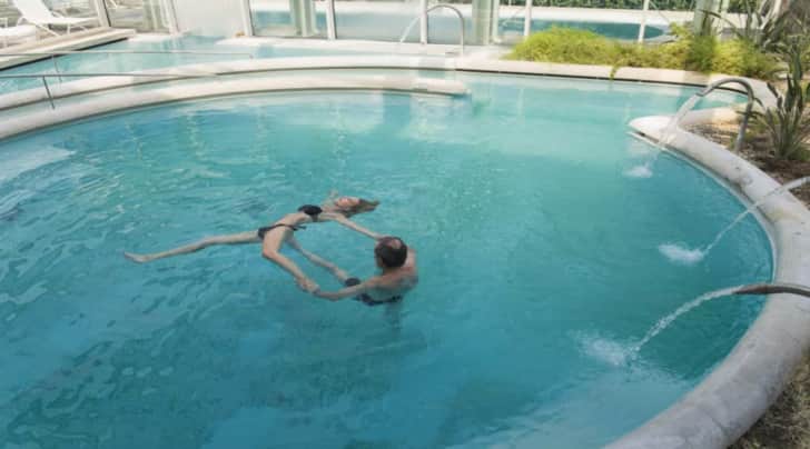 piscina interna a Ischia terme