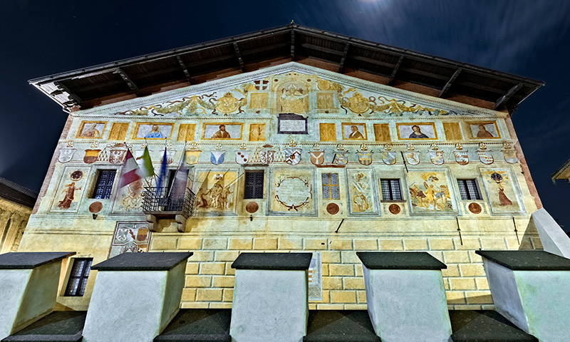 Cavalese, palazzo storico 